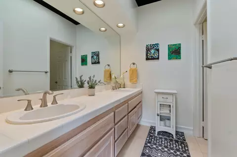 Bath - 3128 Almahurst Row, La Jolla, CA 92037 photo 3 of 3