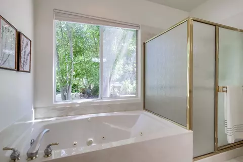 Bath - 24034 Sargeant Rd, Ramona, CA 92065 photo 3 of 4