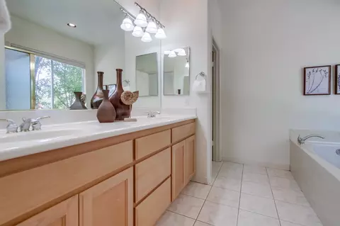 Bath - 24034 Sargeant Rd, Ramona, CA 92065 photo 2 of 4