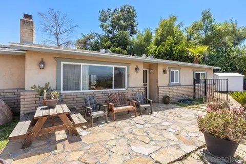 8562 Wintergardens Blvd, Lakeside, CA 92040