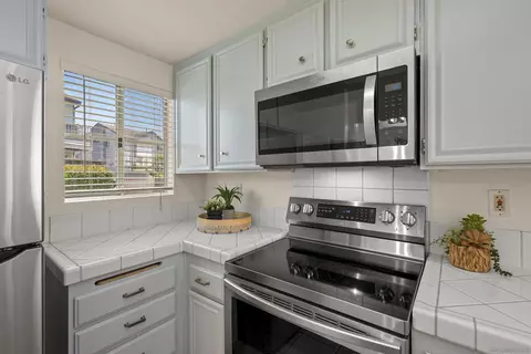 Kitchen - 8902 Arlingdale Way, Spring Valley, CA 91977 photo 3 of 4