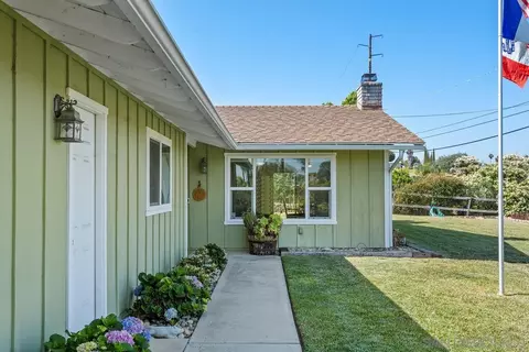 1645 Calavo Rd, Fallbrook, CA 92028 photo 2