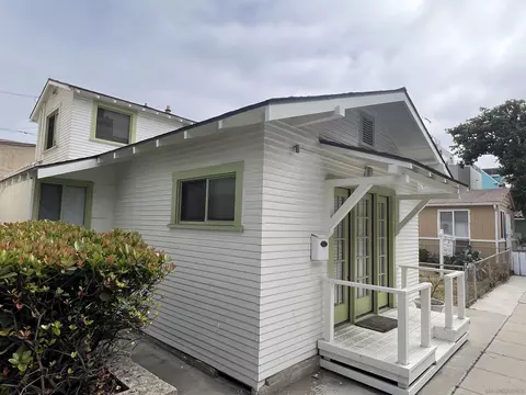 825 Portsmouth Ct, San Diego, CA 92109
