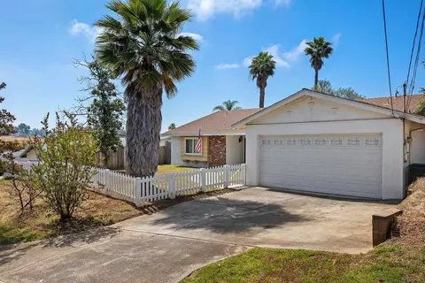 1153 Viewmont Dr, Escondido, CA 92027