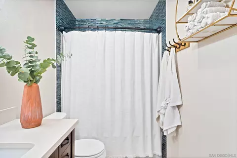 Bath - 901 N Fig St #E, Escondido, CA 92026 photo 4 of 4