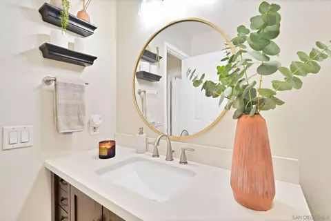 Bath - 901 N Fig St #E, Escondido, CA 92026 photo 3 of 4
