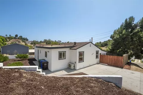 1643 Winnett, San Diego, CA 92114