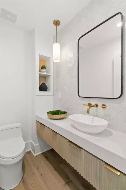 Bath - 711 F Ave, Coronado, CA 92118 photo 4 of 7