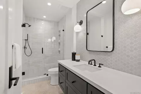 Bath - 711 F Ave, Coronado, CA 92118 photo 3 of 7