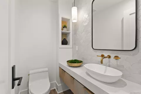 Bath - 711 F Ave, Coronado, CA 92118 photo 2 of 7