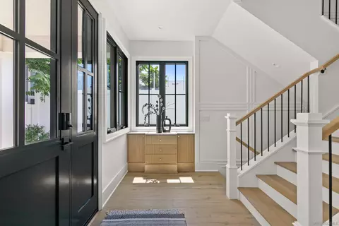 Entry Way - 711 F Ave, Coronado, CA 92118 photo 2 of 7