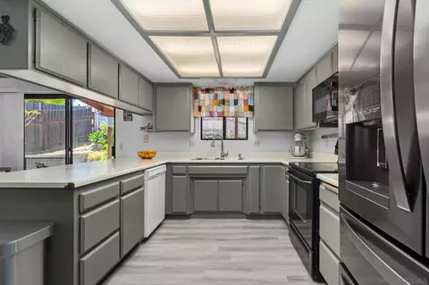 Kitchen - 678 Sabrina Ter, Ramona, CA 92065 photo 4 of 4