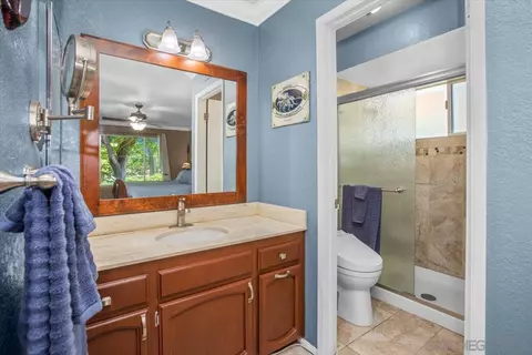 Bath - 719 Davis St, Ramona, CA 92065 photo 4 of 4