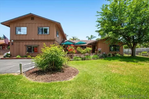 Exterior - 719 Davis St, Ramona, CA 92065 photo 7 of 18