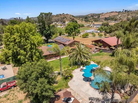View/Area - 719 Davis St, Ramona, CA 92065 photo 4 of 5