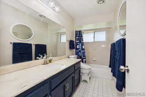 Bath - 719 Davis St, Ramona, CA 92065 photo 3 of 4
