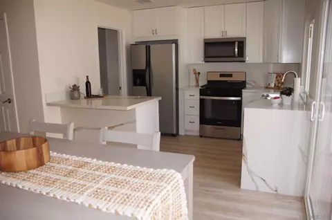 Kitchen - 9411 Carlton Oaks Dr #D, Santee, CA 92071 photo 4 of 5