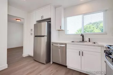 Kitchen - 1416 Rolling Hls, Oceanside, CA 92056 photo 3 of 7