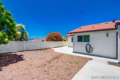 Exterior - 1416 Rolling Hls, Oceanside, CA 92056 photo 11 of 12