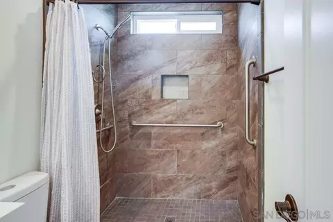 Bath - 1416 Rolling Hls, Oceanside, CA 92056 photo 2 of 3