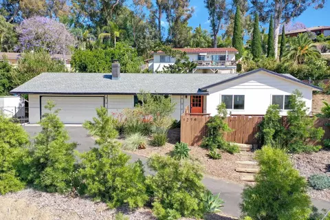1279 Peach Grove Ln, Vista, CA 92084