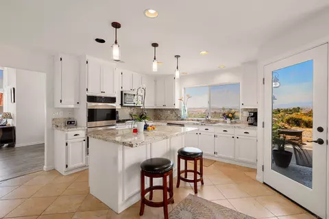 5165 Bella Collina St, Oceanside, CA 92056 photo 8