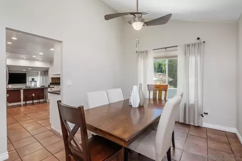 1660 Hawk Ridge Pl, Escondido, CA 92027 photo 5
