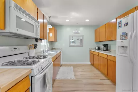 Kitchen - 9183 Paradise Park Dr, Lakeside, CA 92040 photo 3 of 3