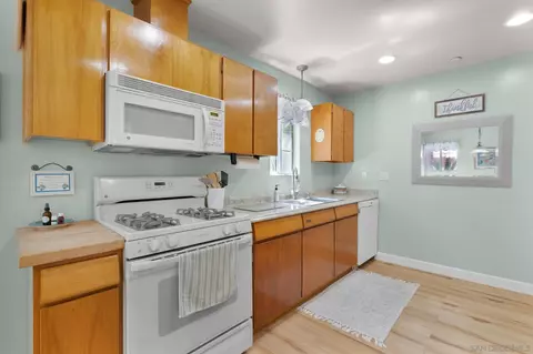Kitchen - 9183 Paradise Park Dr, Lakeside, CA 92040 photo 2 of 3