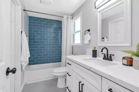 Bath - 12208 Witt Rd, Poway, CA 92064 photo 4 of 5