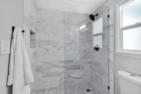 Bath - 12208 Witt Rd, Poway, CA 92064 photo 2 of 5