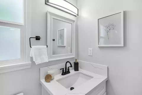Bath - 12208 Witt Rd, Poway, CA 92064 photo 3 of 5