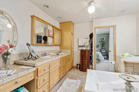 2326 Peet Ln, Escondido, CA 92025 photo 24