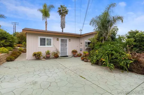 2326 Peet Ln, Escondido, CA 92025 photo 2