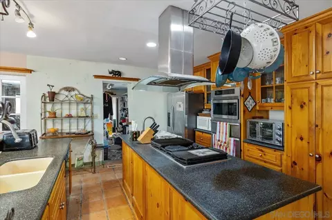 2326 Peet Ln, Escondido, CA 92025 photo 7