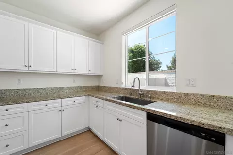 Kitchen - 27568 Cloudy Peak Way, Menifee, CA 92584 photo 3 of 6