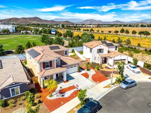 View/Area - 27568 Cloudy Peak Way, Menifee, CA 92584 photo 6 of 10