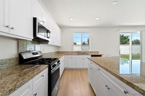 Kitchen - 27568 Cloudy Peak Way, Menifee, CA 92584 photo 4 of 6