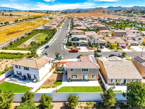 View/Area - 27568 Cloudy Peak Way, Menifee, CA 92584 photo 5 of 10