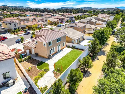 View/Area - 27568 Cloudy Peak Way, Menifee, CA 92584 photo 8 of 10