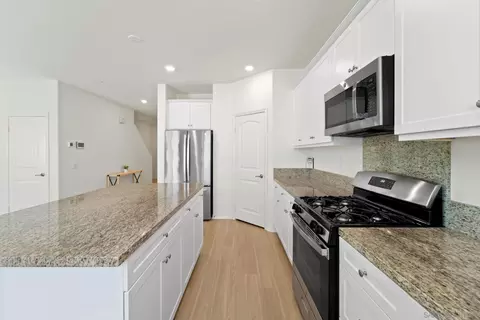 Kitchen - 27568 Cloudy Peak Way, Menifee, CA 92584 photo 5 of 6