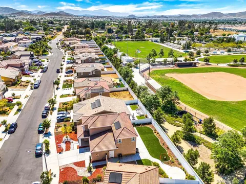 View/Area - 27568 Cloudy Peak Way, Menifee, CA 92584 photo 4 of 10