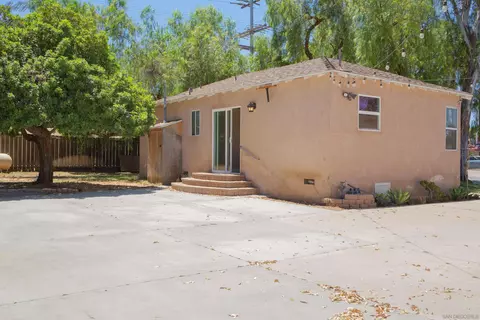 Exterior - 212 11th St, Ramona, CA 92065 photo 5 of 11