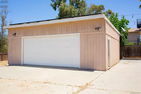Exterior - 212 11th St, Ramona, CA 92065 photo 9 of 11