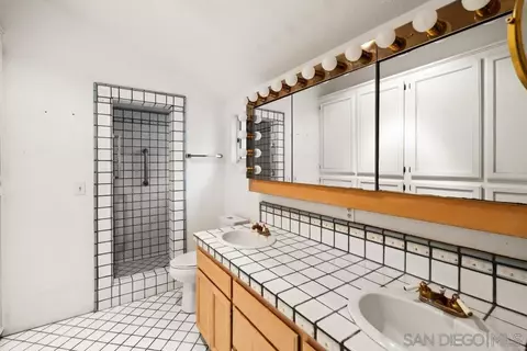Bath - 1122 Glorietta Blvd, Coronado, CA 92118 photo 3 of 3