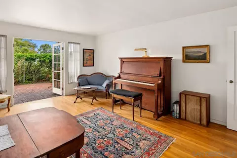 Living - 1122 Glorietta Blvd, Coronado, CA 92118 photo 1 of 4