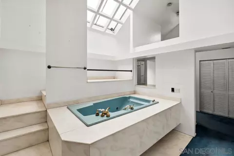 Bath - 1122 Glorietta Blvd, Coronado, CA 92118 photo 1 of 3