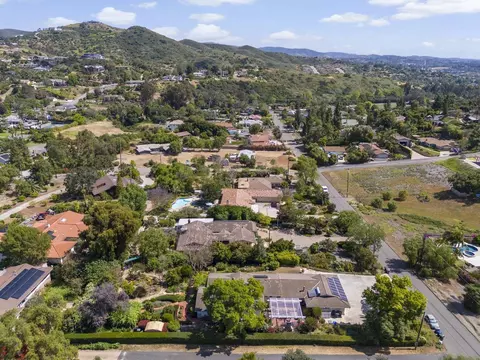 View/Area - 860 Ora Avo, Vista, CA 92084 photo 3 of 8