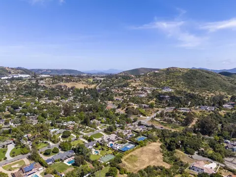 View/Area - 860 Ora Avo, Vista, CA 92084 photo 1 of 8