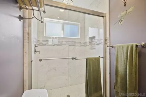 Bath - 860 Ora Avo, Vista, CA 92084 photo 6 of 6